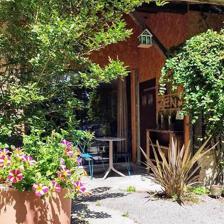 La Batie Champos Piscine Ou Bed & Breakfast Saint-Donat-sur-l'Herbasse